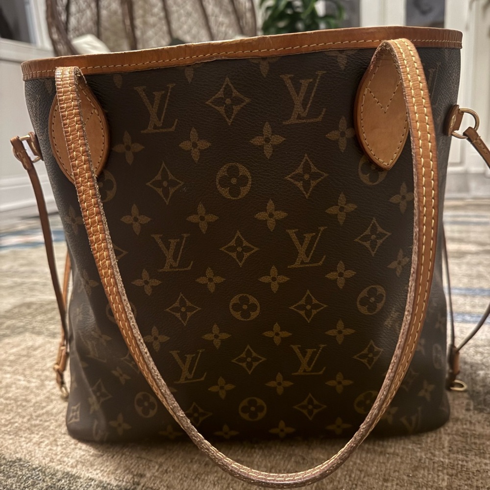 Authentic Louis Vuitton Neverfull MM -well loved